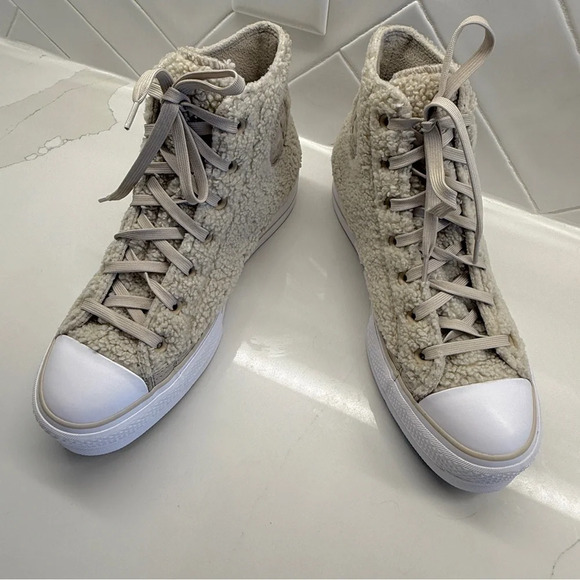 Converse Chuck Taylor All Star Lift Platform Sherpa Shoes Women’s Size 10 Casual - Picture 5 of 16